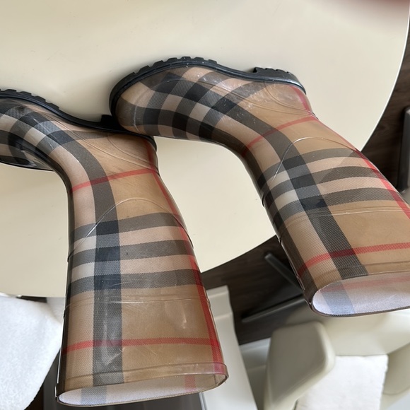 Authentic Burberry Rain boots - Picture 2 of 3